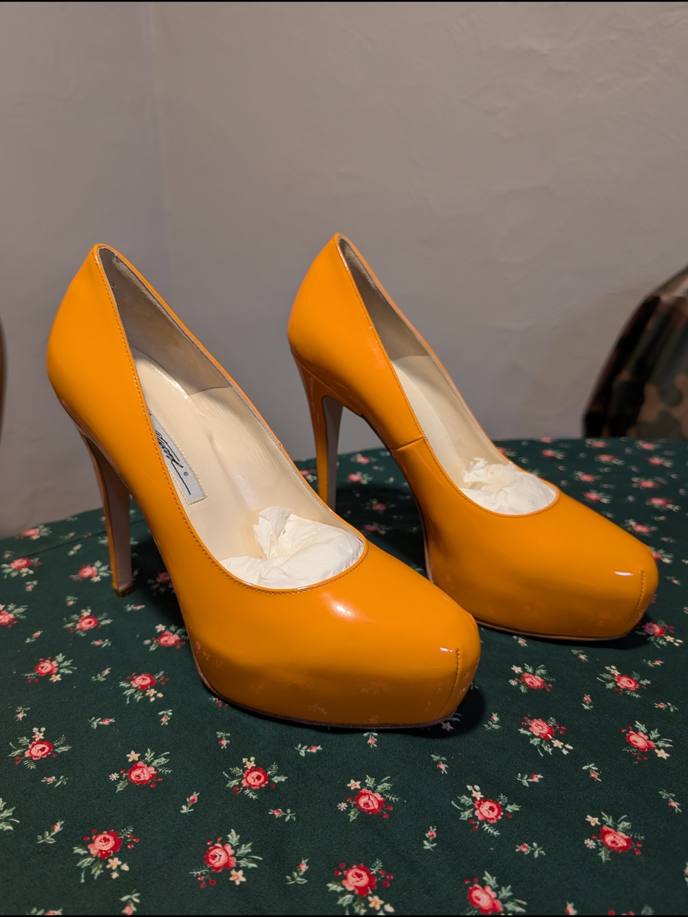 Brian Atwood Luxury Designer High Heel Platform Pumps in Bright Orange, Sz. 37